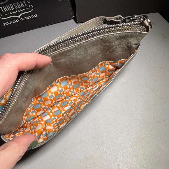 HOBO Gray Purse - Picture 4 of 16